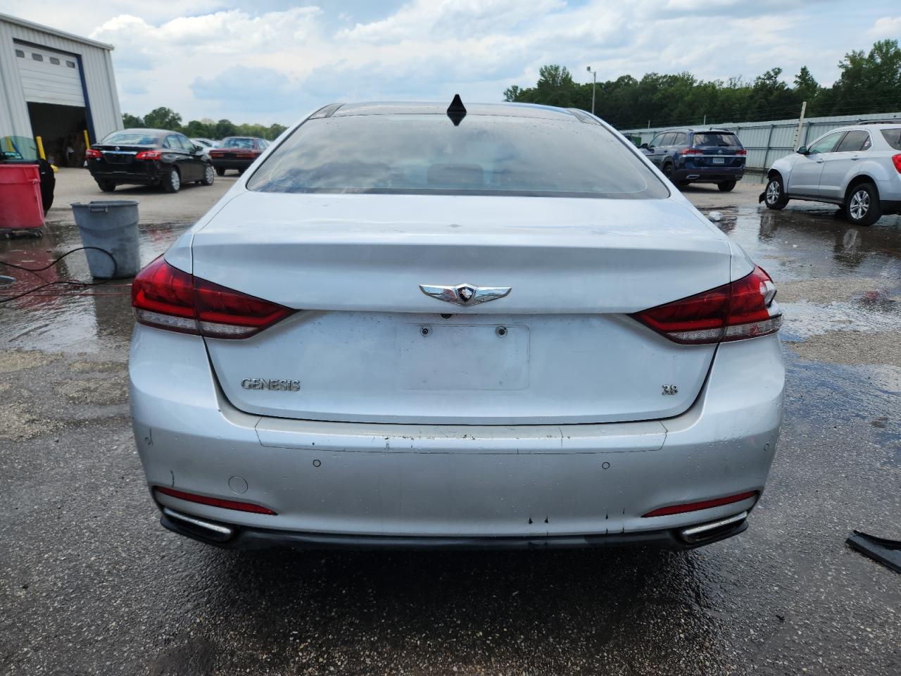 2015 Hyundai Genesis 3.8L VIN: KMHGN4JE5FU055297 Lot: 62937745