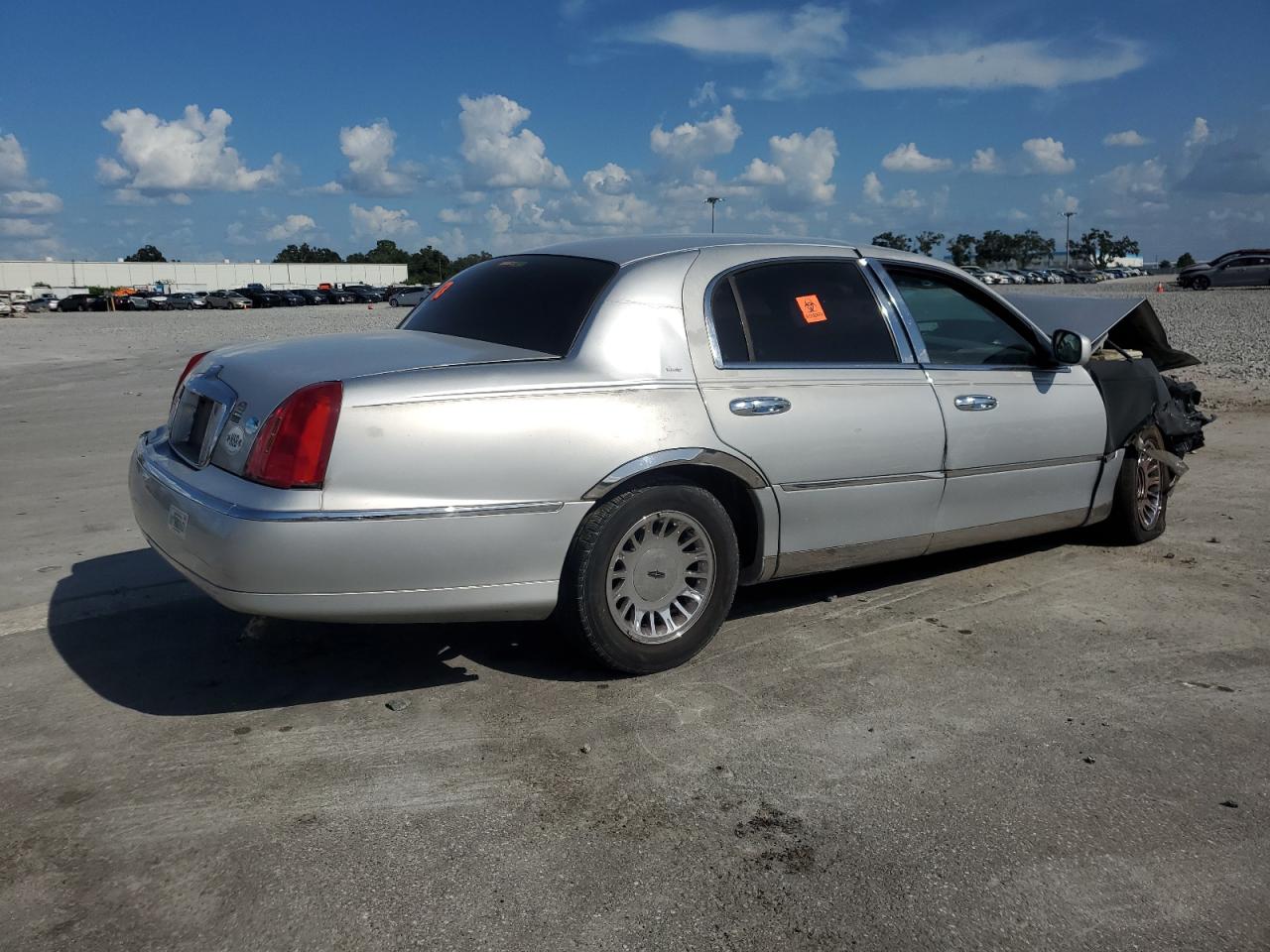 2000 Lincoln Town Car at FL - Apopka, Copart lot 65392855