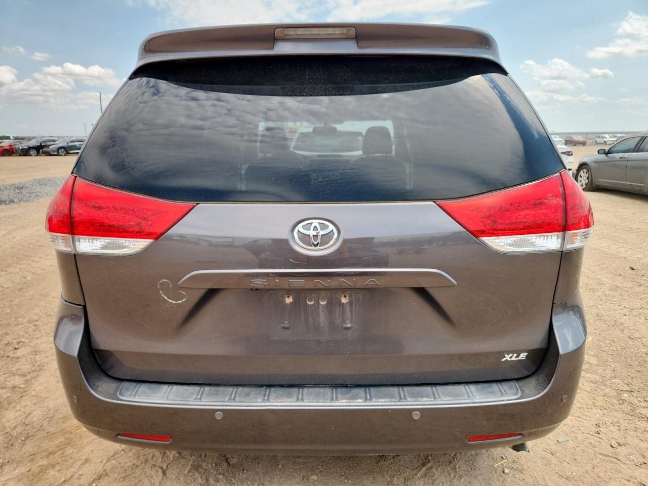 2014 Toyota Sienna Xle VIN: 5TDYK3DC9ES430309 Lot: 64769305