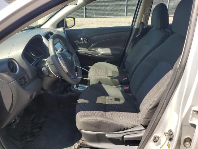  NISSAN VERSA 2018 Srebrny