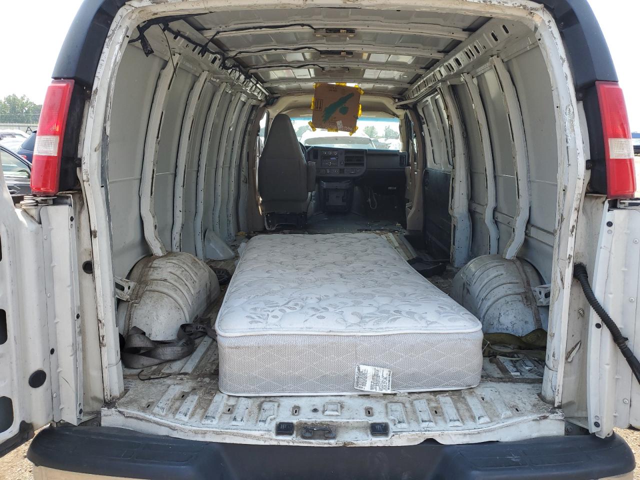 2018 Chevrolet Express G2500 VIN: 1GCWGBFG0J1202158 Lot: 65358065