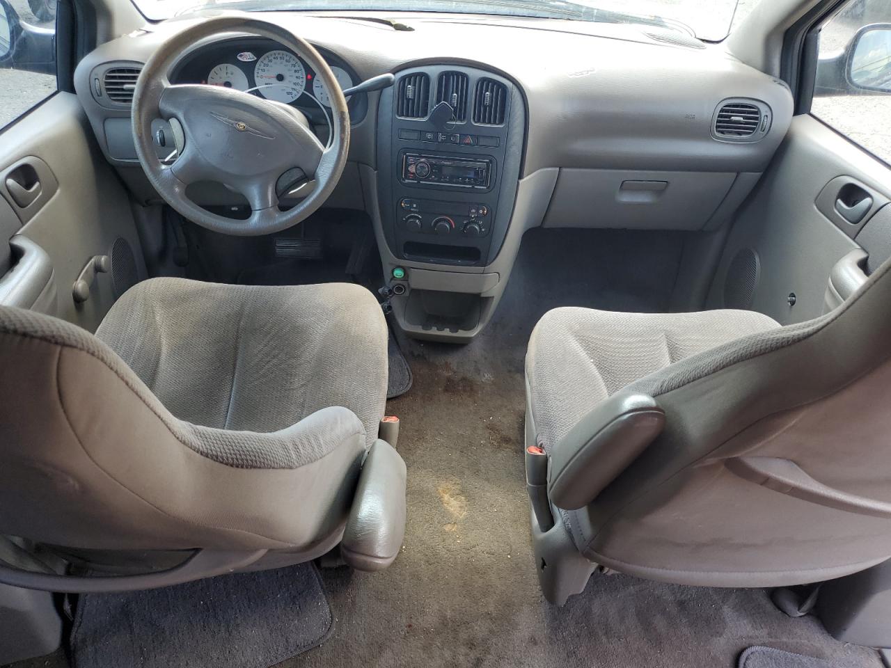 2001 Chrysler Voyager VIN: 1C4GJ25B31B137117 Lot: 64431805