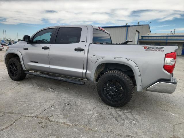  TOYOTA TUNDRA 2018 Srebrny