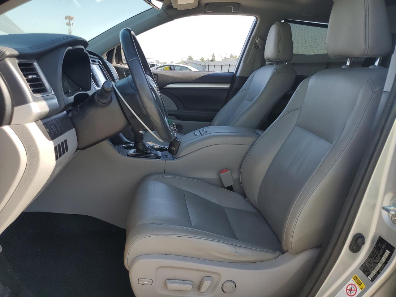 2018 Toyota Highlander Se VIN: 5TDKZRFH5JS529524 Lot: 65205245