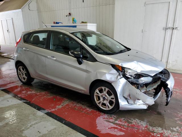  FORD FIESTA 2016 Серебристый