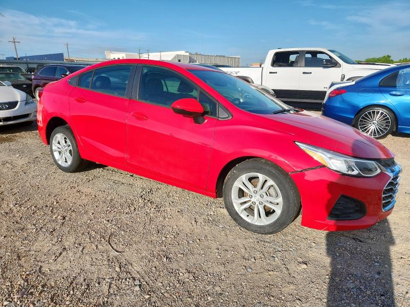  CHEVROLET CRUZE 2019 Czerwony