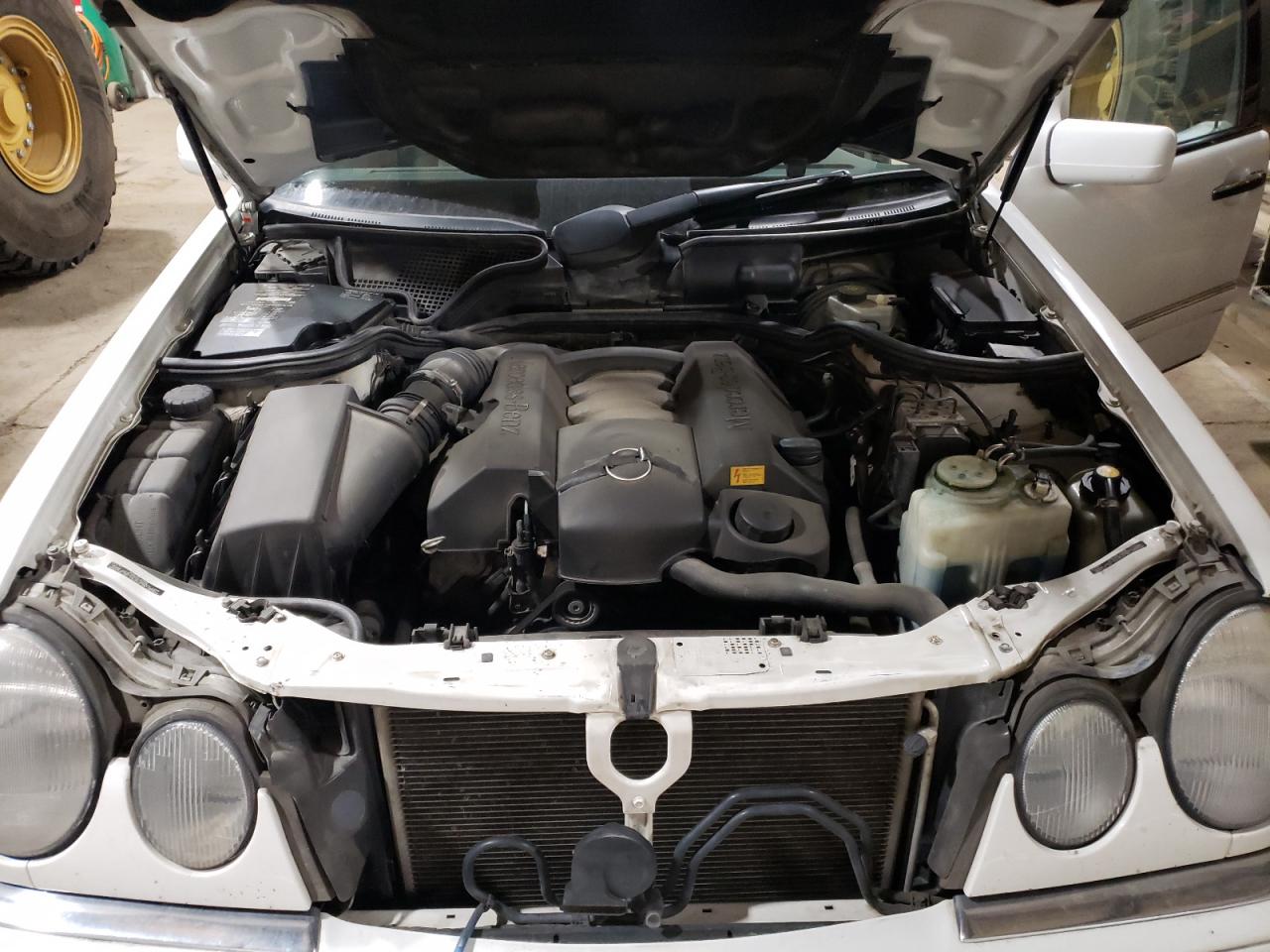 1999 Mercedes-Benz E 320 4Matic VIN: WDBJH82F2XX018867 Lot: 63272055