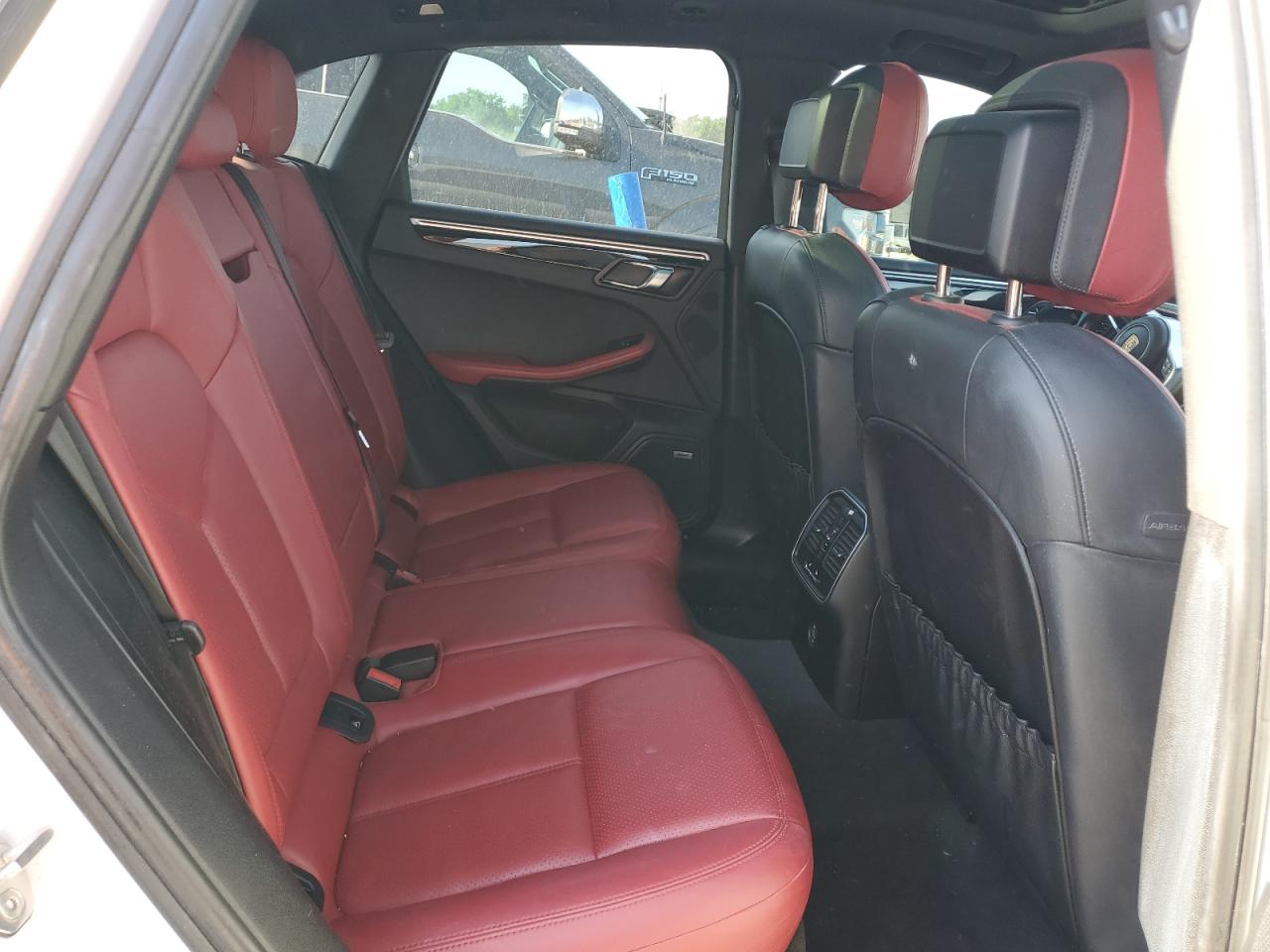 2018 Porsche Macan VIN: WP1AA2A56JLB16616 Lot: 64097985