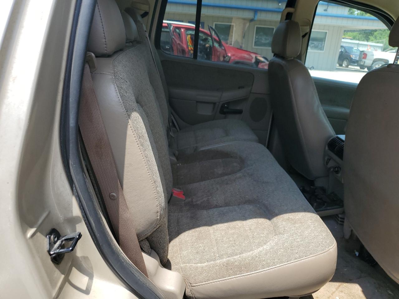 2004 Ford Explorer Xls VIN: 1FMZU72K74UB02425 Lot: 63238585