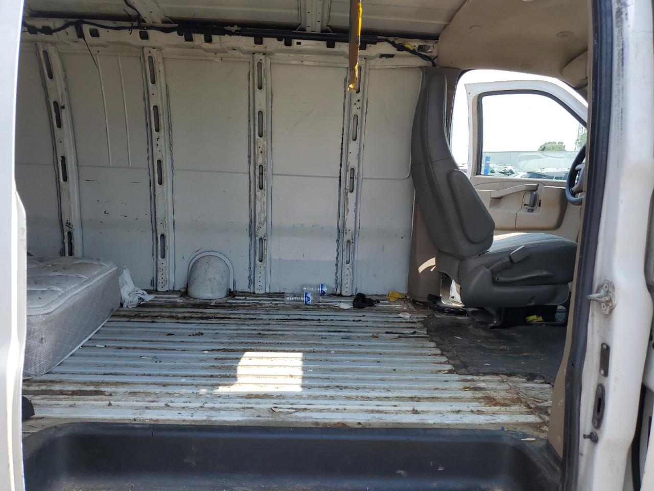 2018 Chevrolet Express G2500 VIN: 1GCWGBFG0J1202158 Lot: 65358065
