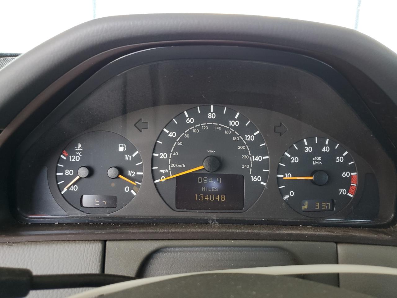 2000 Mercedes-Benz E 320 VIN: WDBJF65J3YB057444 Lot: 63660495