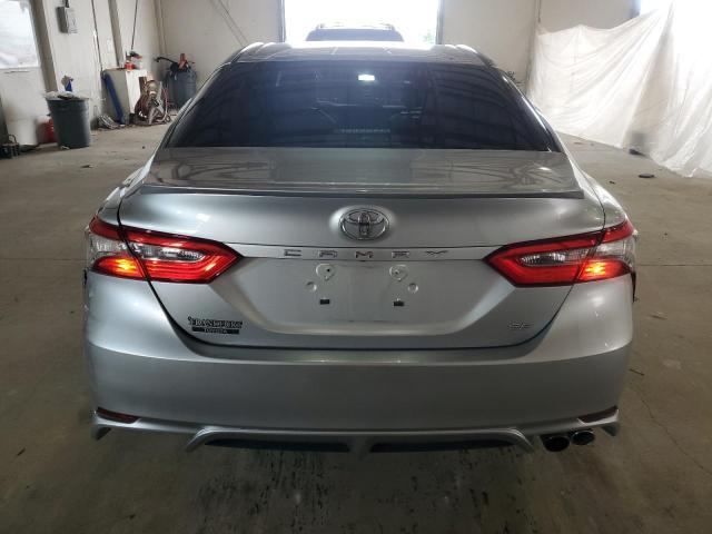  TOYOTA CAMRY 2018 Srebrny