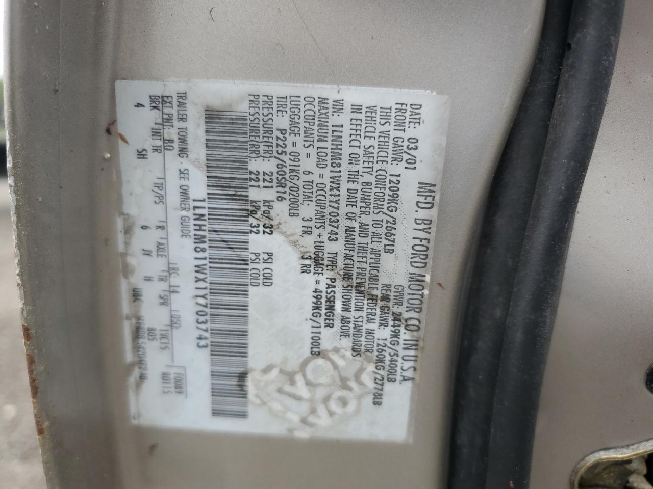 2001 Lincoln Town Car Executive VIN: 1LNHM81WX1Y703743 Lot: 64289515