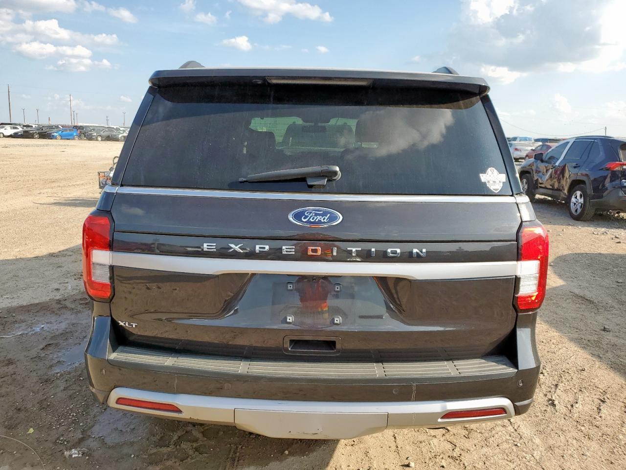 2022 Ford Expedition Xlt VIN: 1FMJU1JT5NEA28728 Lot: 64184475