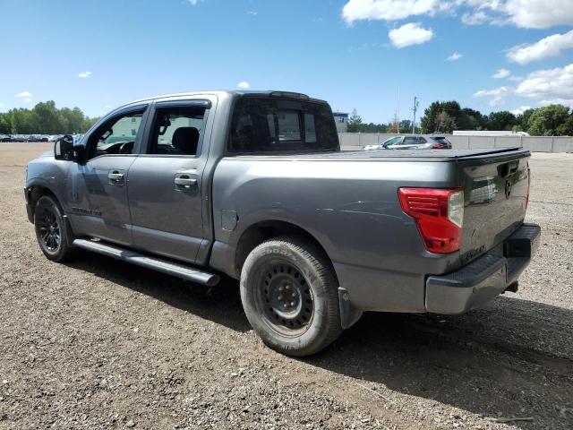  NISSAN TITAN 2018 Srebrny