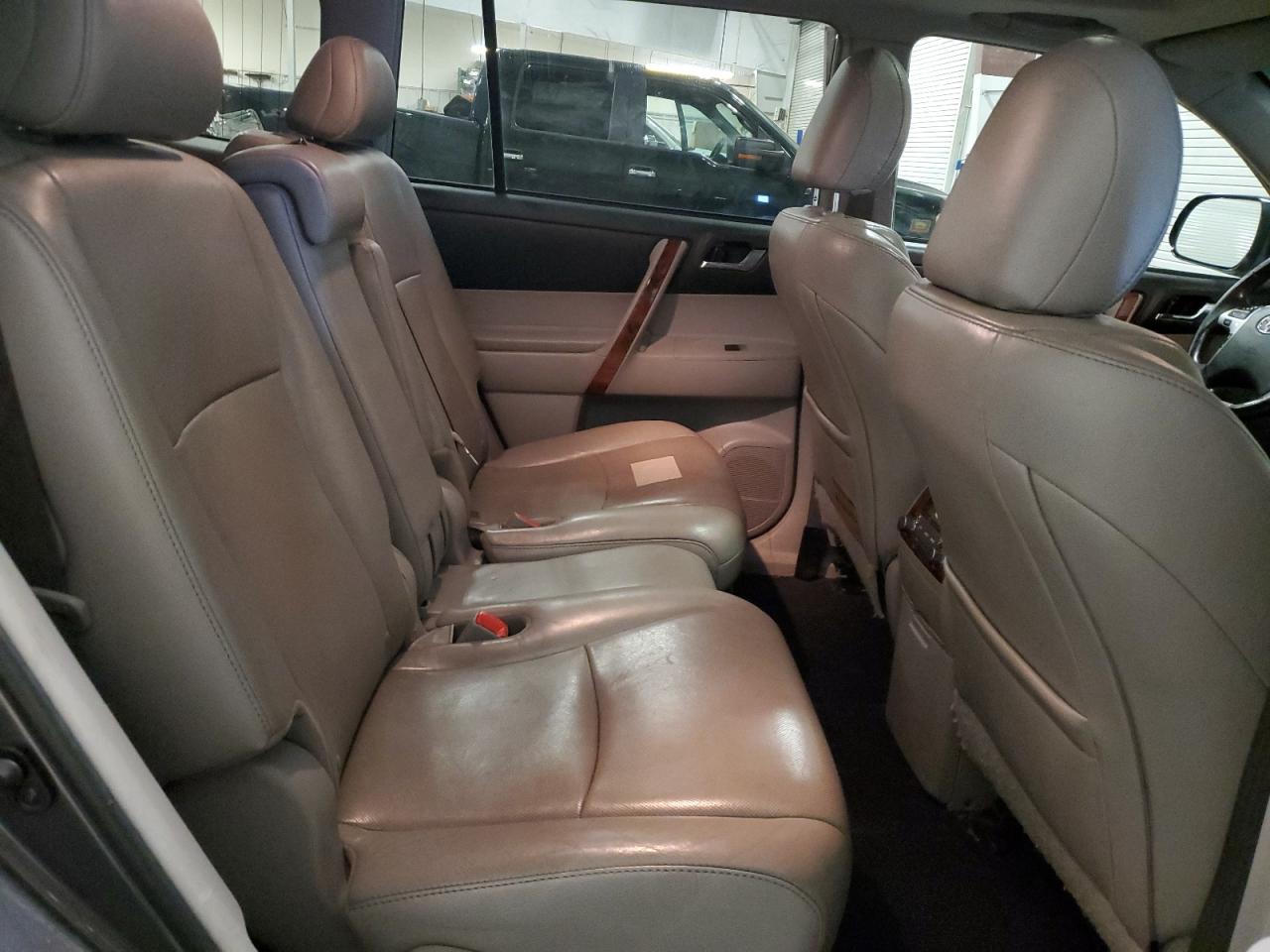 5TDDK3EH6CS102240 2012 Toyota Highlander Limited