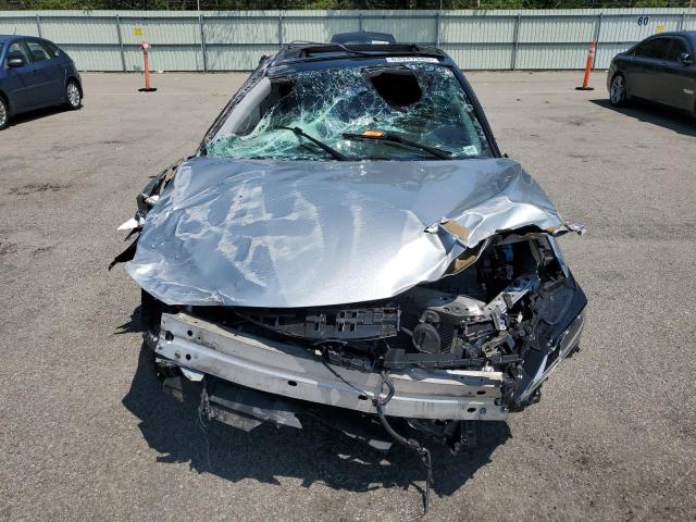  TOYOTA CAMRY 2018 Srebrny