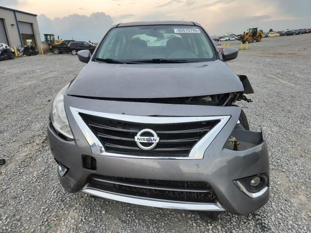  NISSAN VERSA 2018 Серый