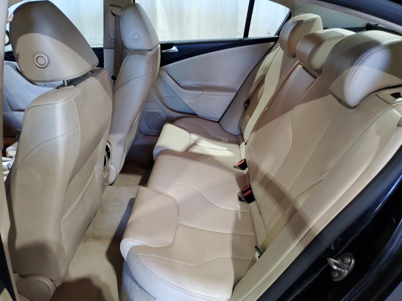 2010 Volkswagen Passat Komfort VIN: WVWJM7AN1AE068033 Lot: 65315545