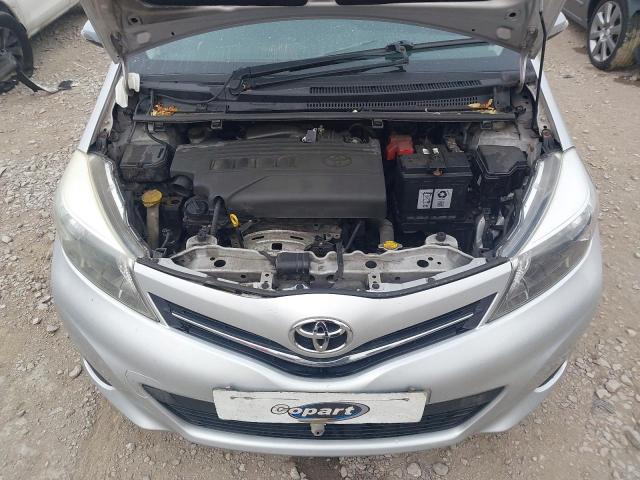 2012 TOYOTA YARIS TR V