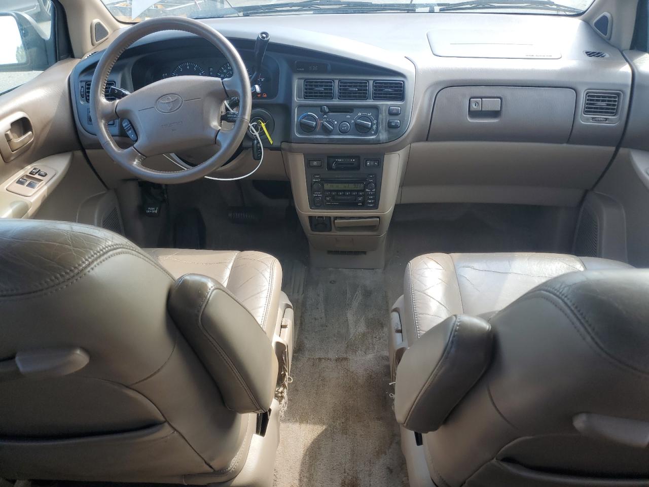 2000 Toyota Sienna Le VIN: 4T3ZF13C7YU188122 Lot: 65561765