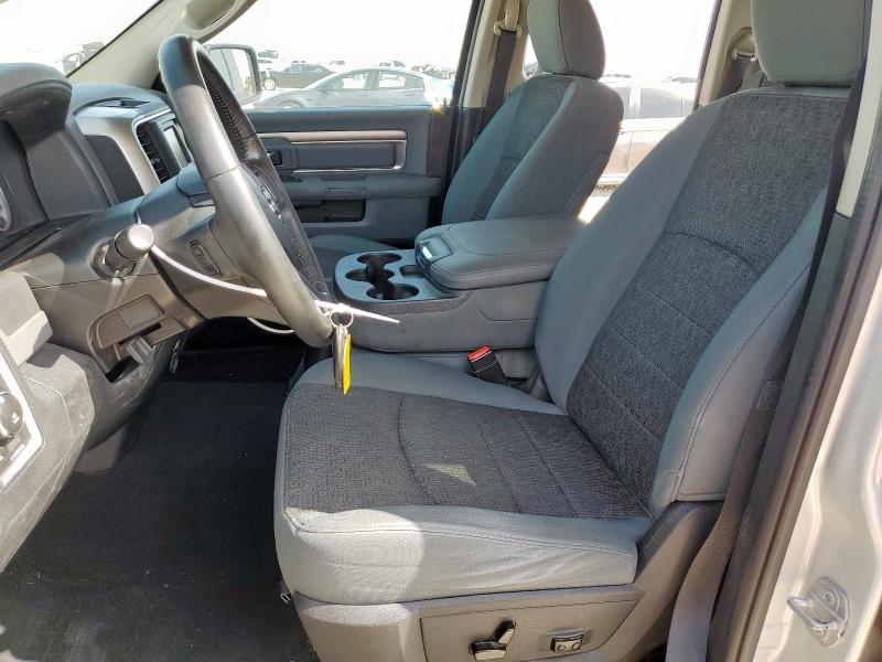 Pickups RAM 1500 2015 Srebrny