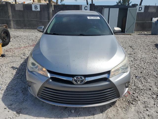  TOYOTA CAMRY 2016 Srebrny