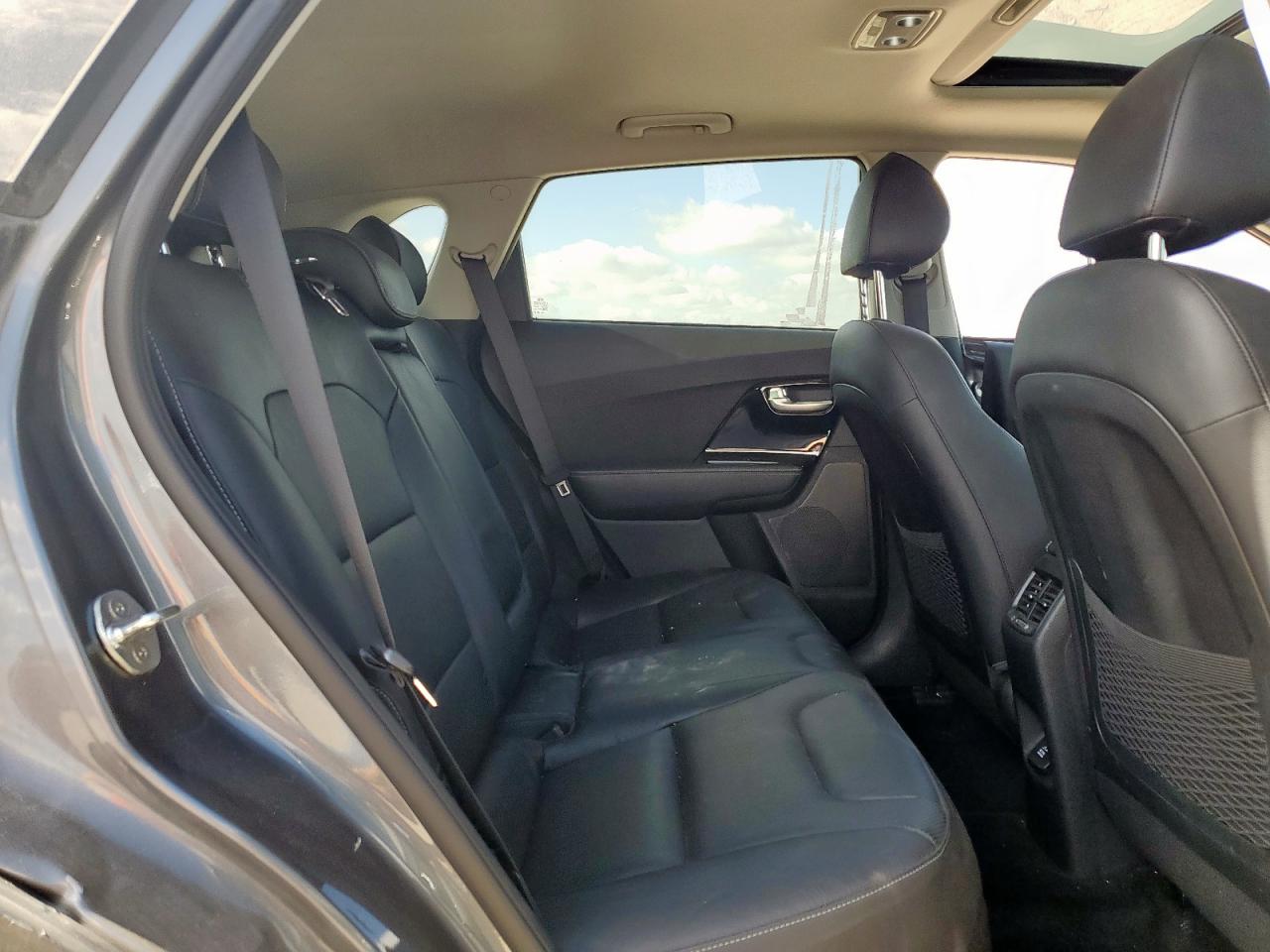kndce3lc6j5123991 KNDCE3LC6J5123991 2018 Kia Niro Touring