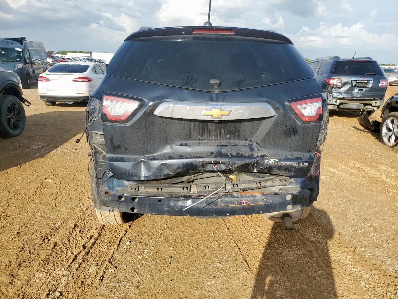 2016 Chevrolet Traverse Ls VIN: 1GNKRFED3GJ164335 Lot: 64741095