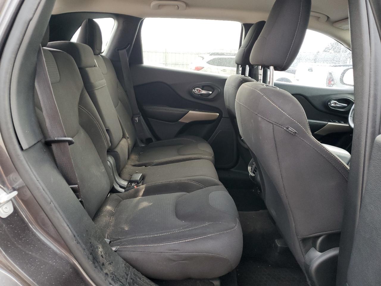 2017 Jeep Cherokee Latitude VIN: 1C4PJMCBXHW663858 Lot: 64079825