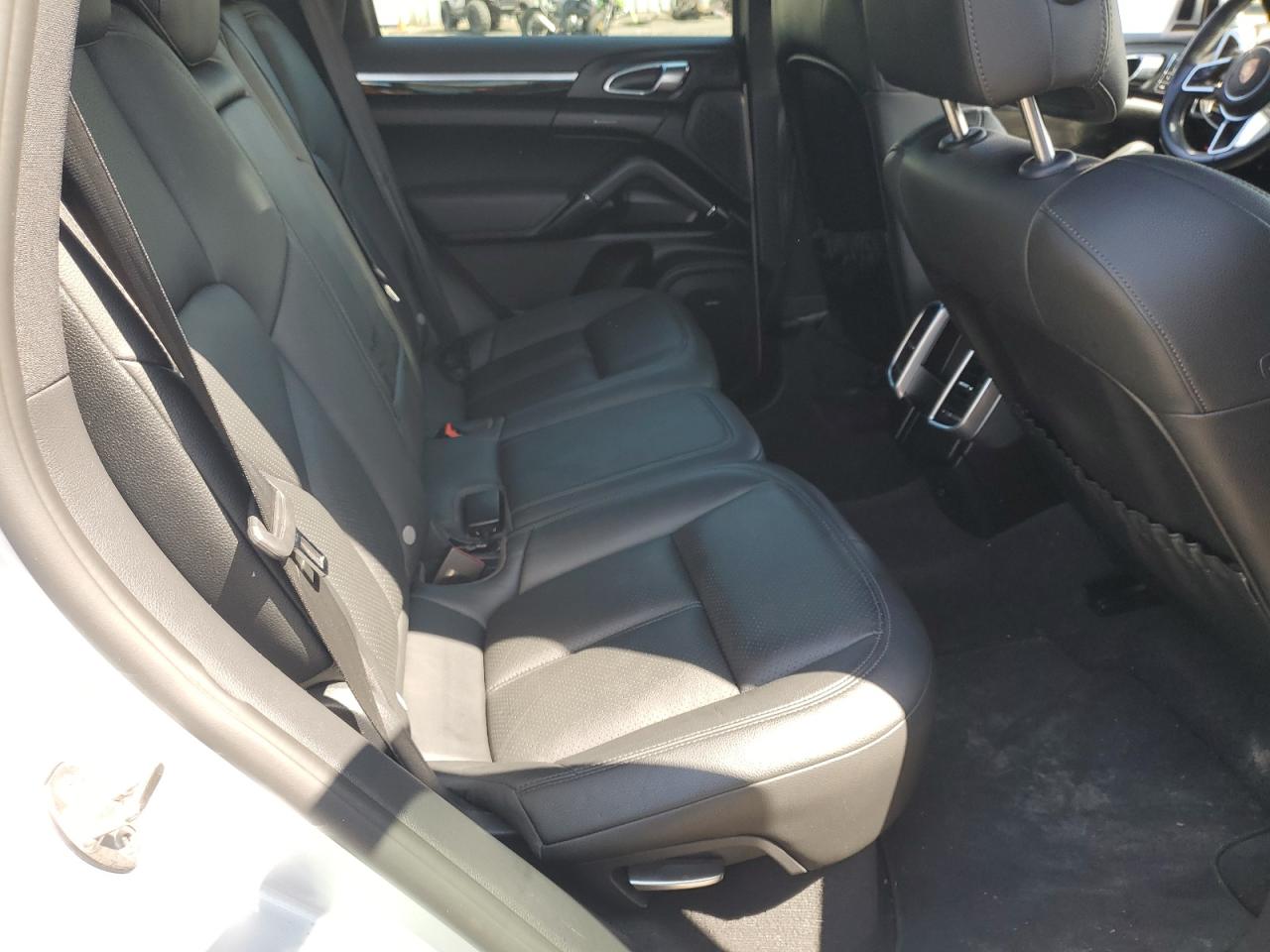 2015 Porsche Cayenne S VIN: WP1AB2A28FLA59572 Lot: 65013645