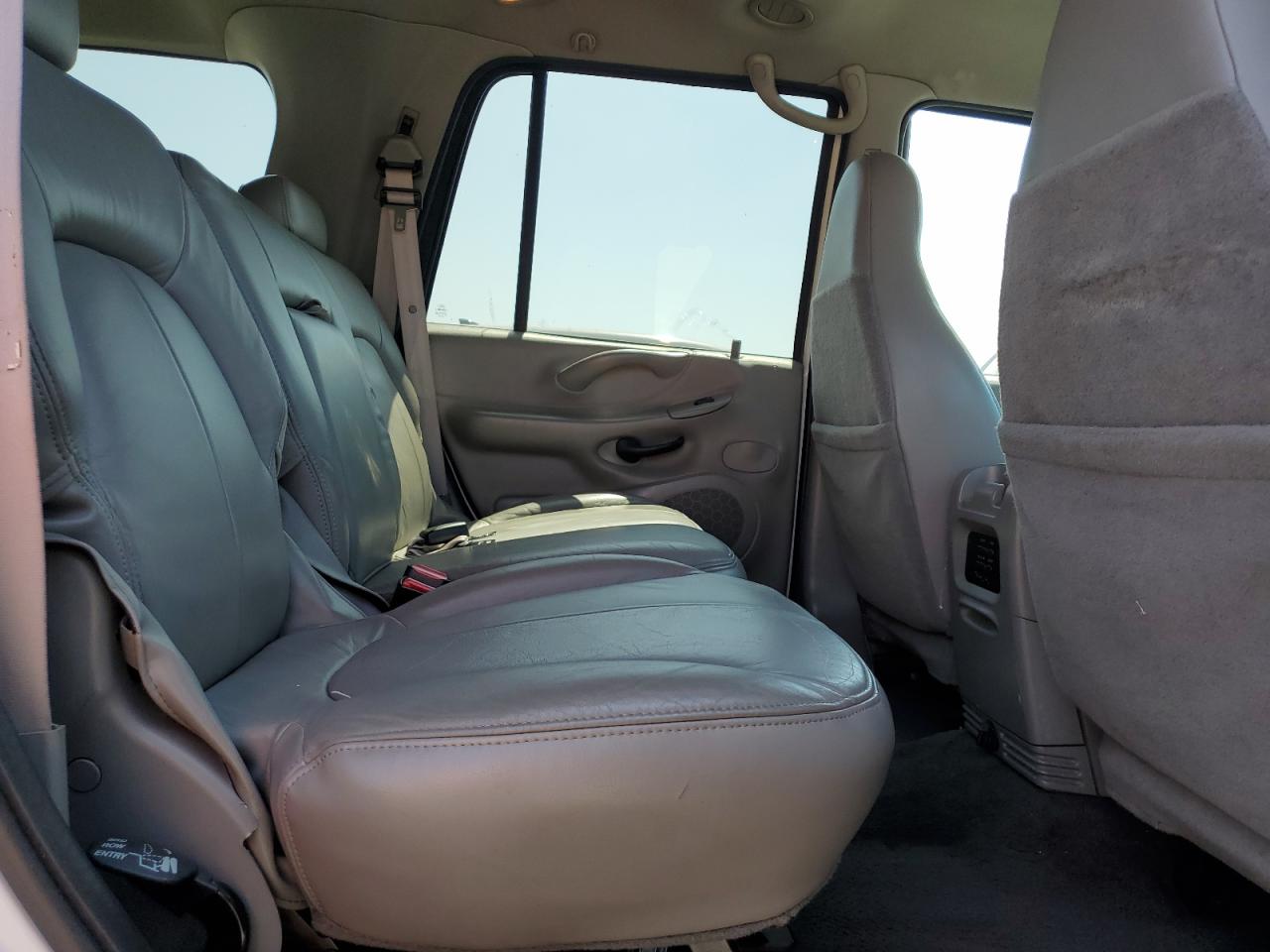 2000 Ford Expedition Xlt VIN: 1FMRU15L8YLC11862 Lot: 63528655