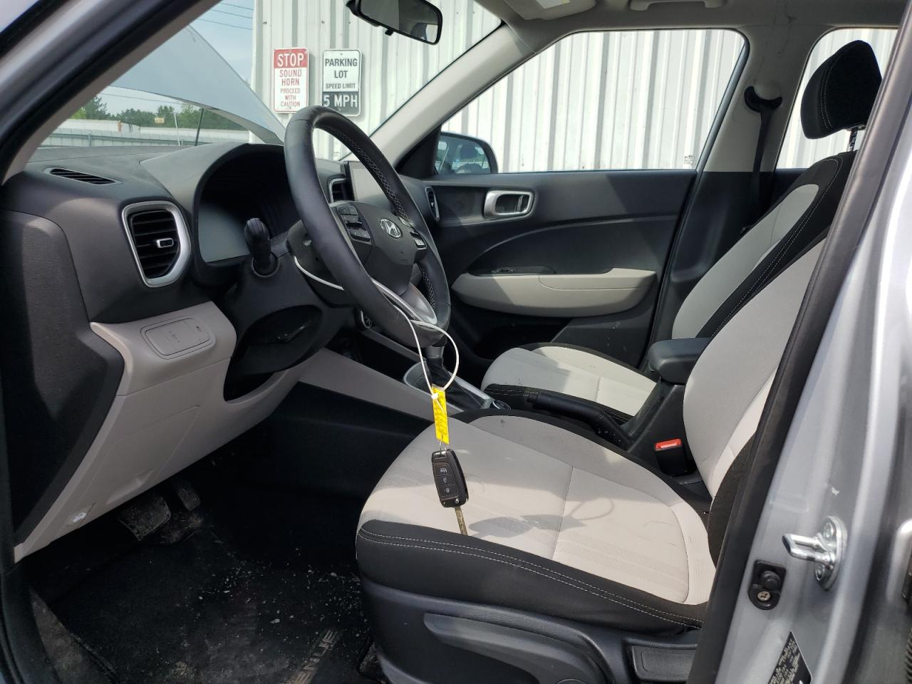 2023 Hyundai Venue Sel VIN: KMHRC8A35PU220903 Lot: 63643605