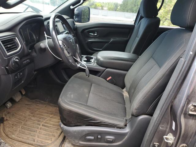  NISSAN TITAN 2018 Srebrny