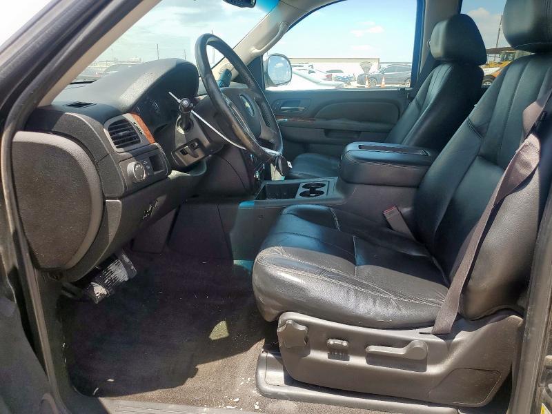  CHEVROLET SUBURBAN 2013 Black