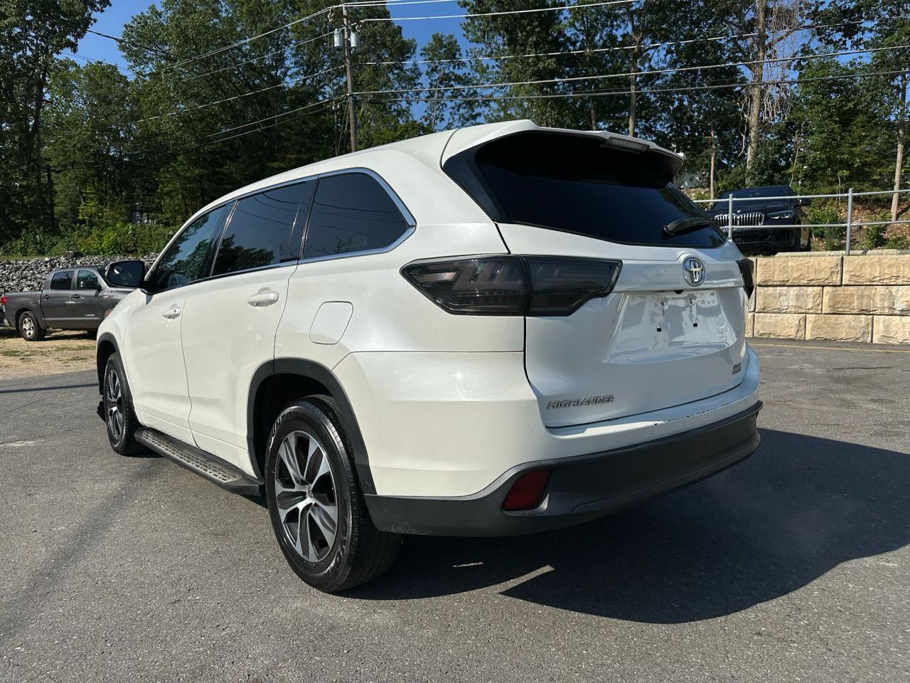 2018 Toyota Highlander Le VIN: 5TDZZRFHXJS247006 Lot: 66487745