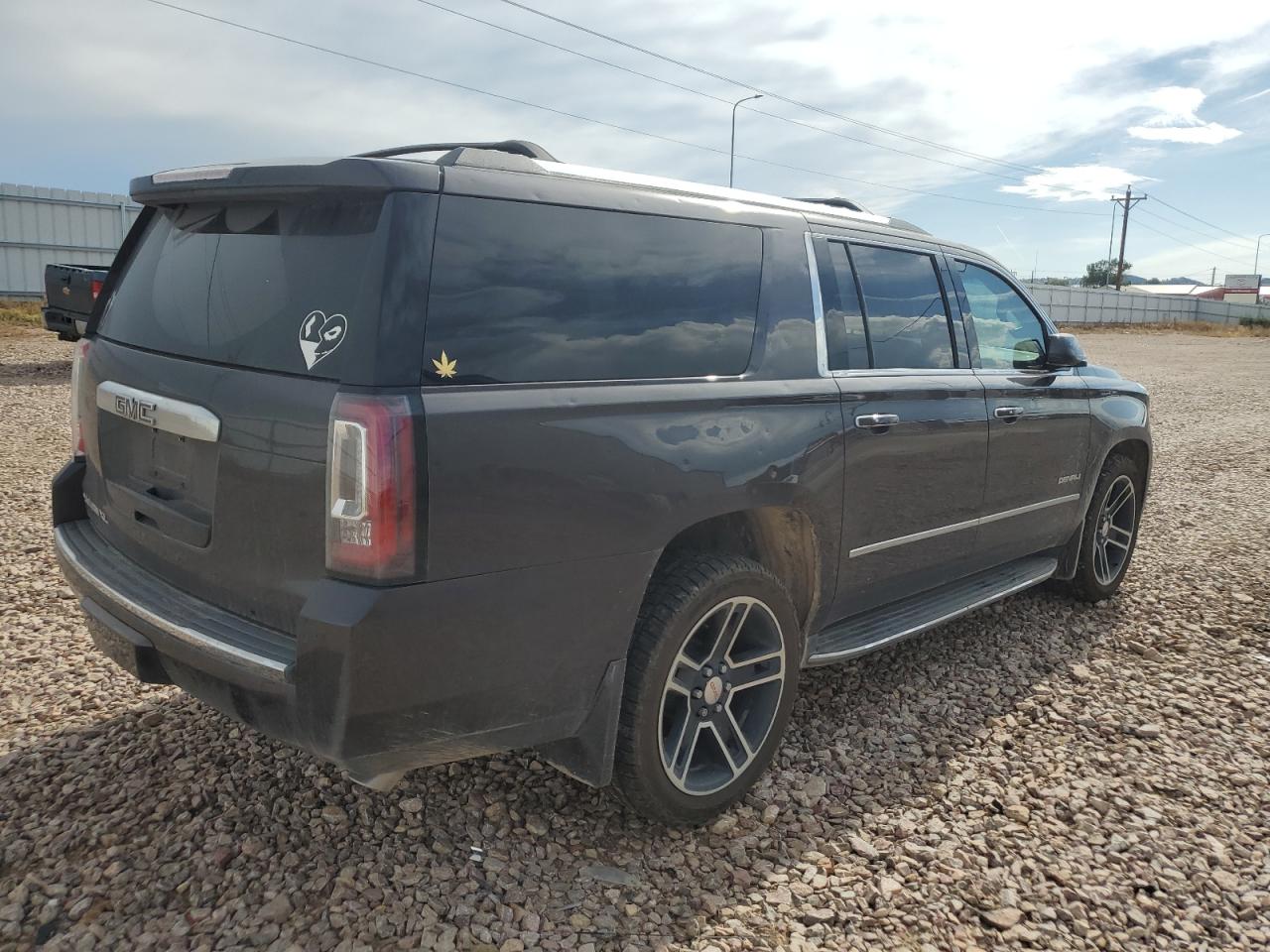 1gks2hkj1hr375267 1GKS2HKJ1HR375267 2017 GMC Yukon Xl Denali