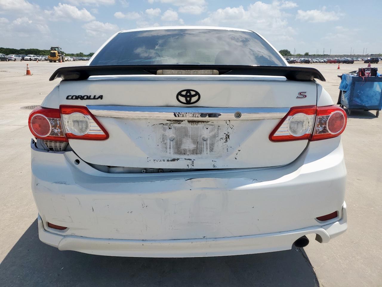 2011 Toyota Corolla Base VIN: 2T1BU4EE2BC639773 Lot: 64818675
