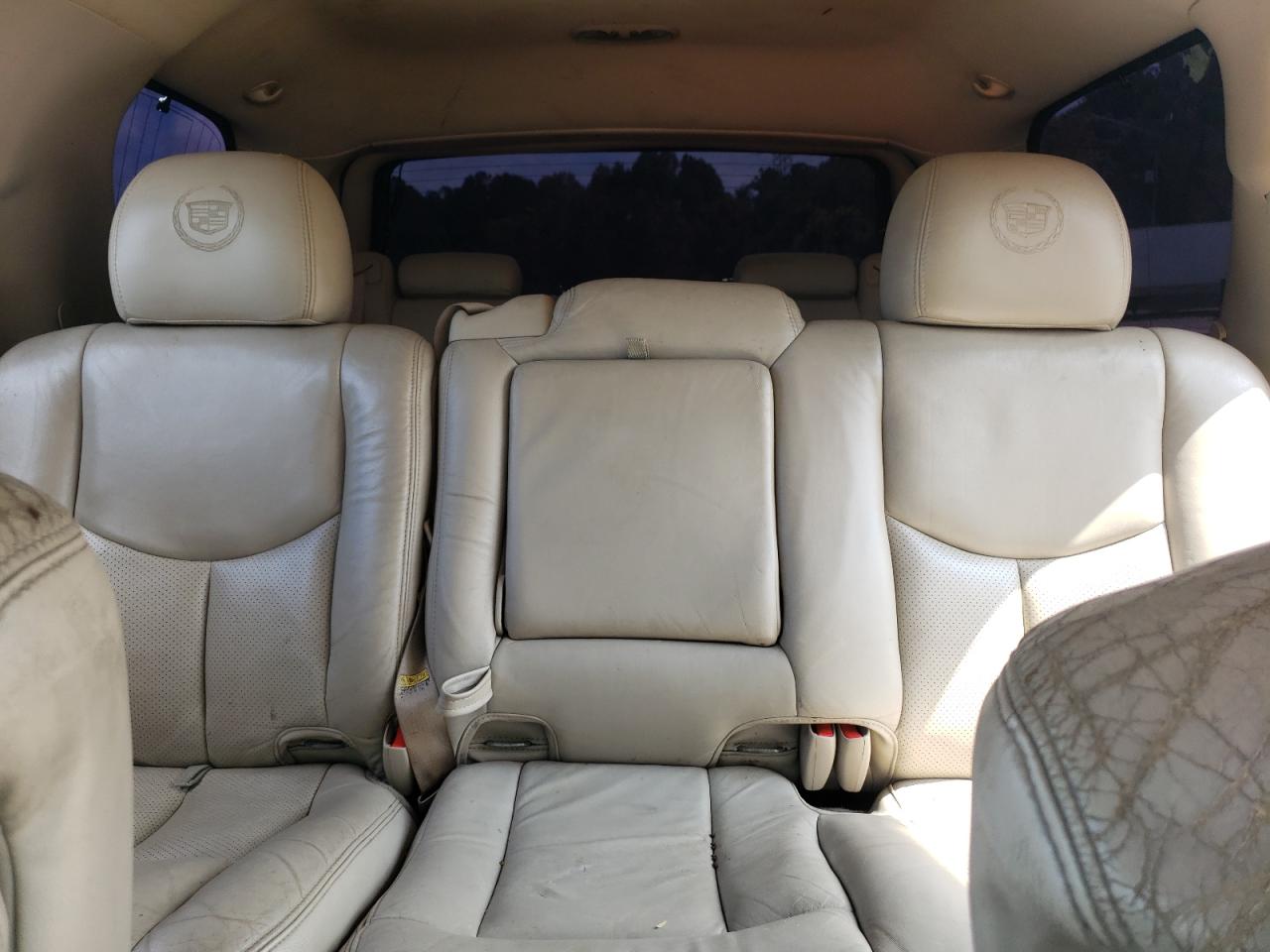 2002 Cadillac Escalade Luxury VIN: 1GYEK63N32R181792 Lot: 64061875