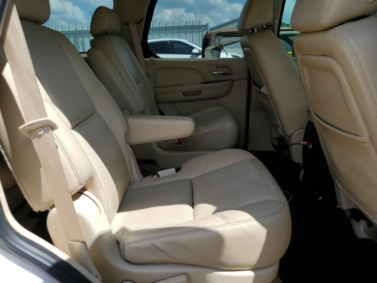 2008 Cadillac Escalade Luxury VIN: 1GYFK63858R121746 Lot: 64641955