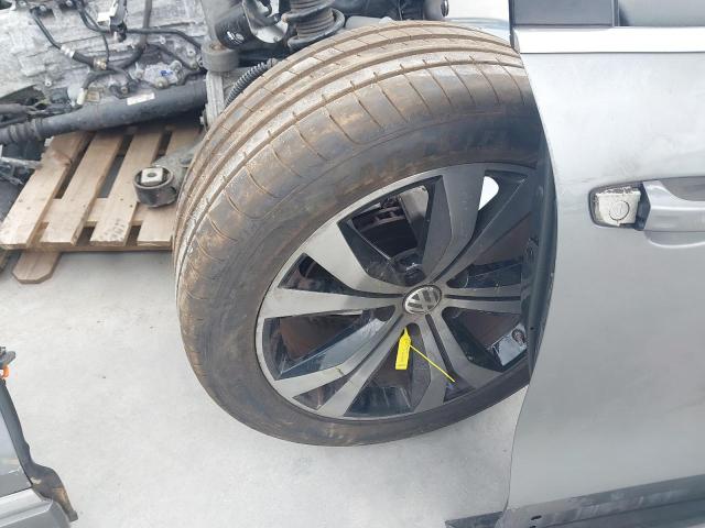 2015 VOLKSWAGEN TOUAREG V6