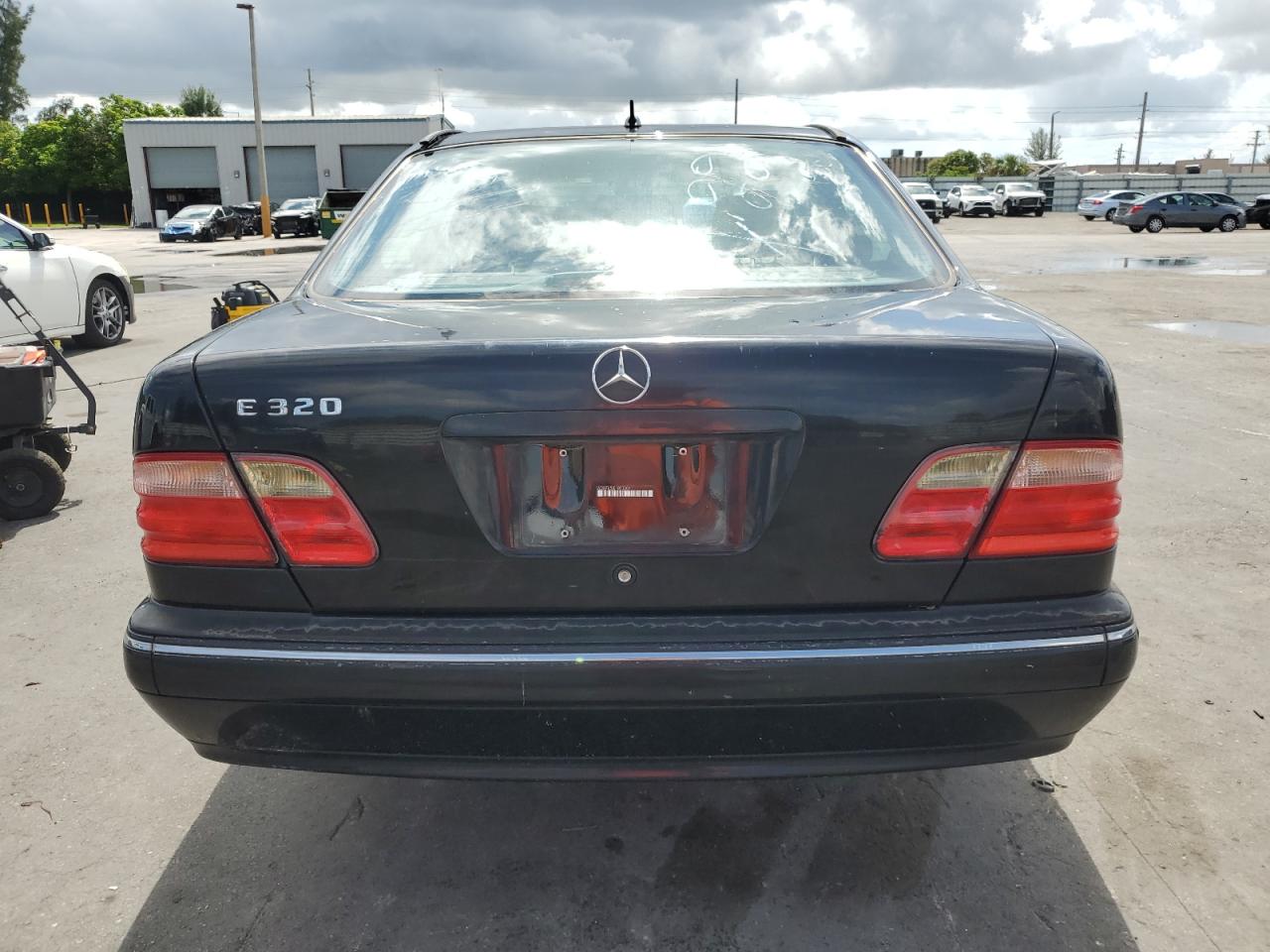 2001 Mercedes-Benz E 320 VIN: WDBJF65J01B235011 Lot: 64805565