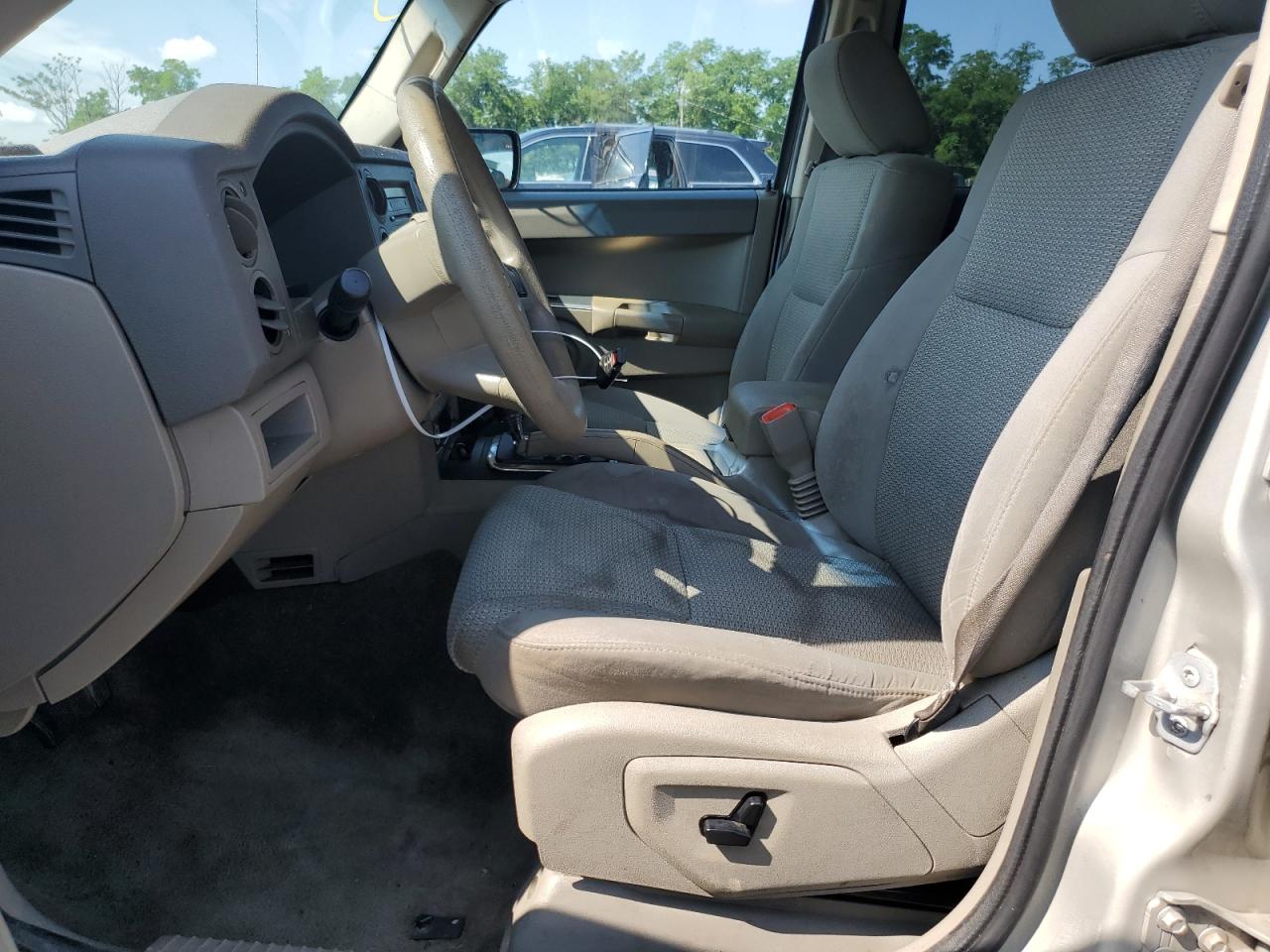 2008 Jeep Commander Sport VIN: 1J8HG48K78C162318 Lot: 63989235
