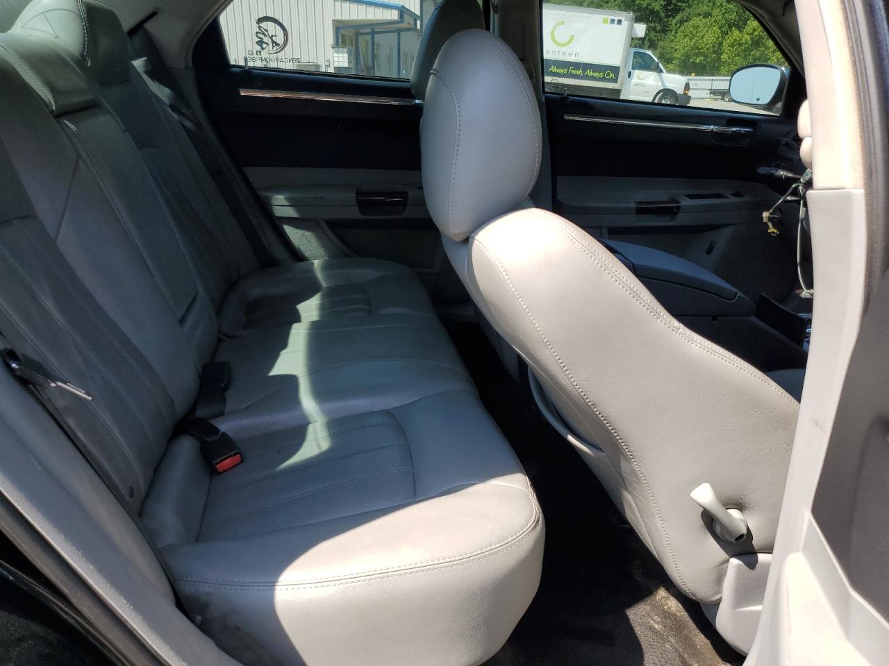 2007 Chrysler 300C VIN: 2C3KA63H77H670780 Lot: 64805745