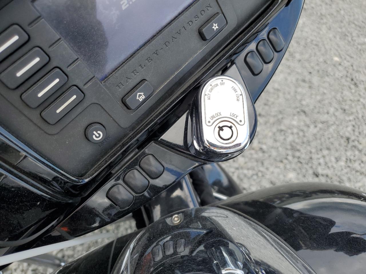 2015 Harley-Davidson Flhx Street Glide VIN: 1HD1KBM18FB696485 Lot: 63548515