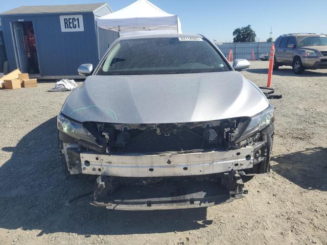  TOYOTA CAMRY 2021 Srebrny