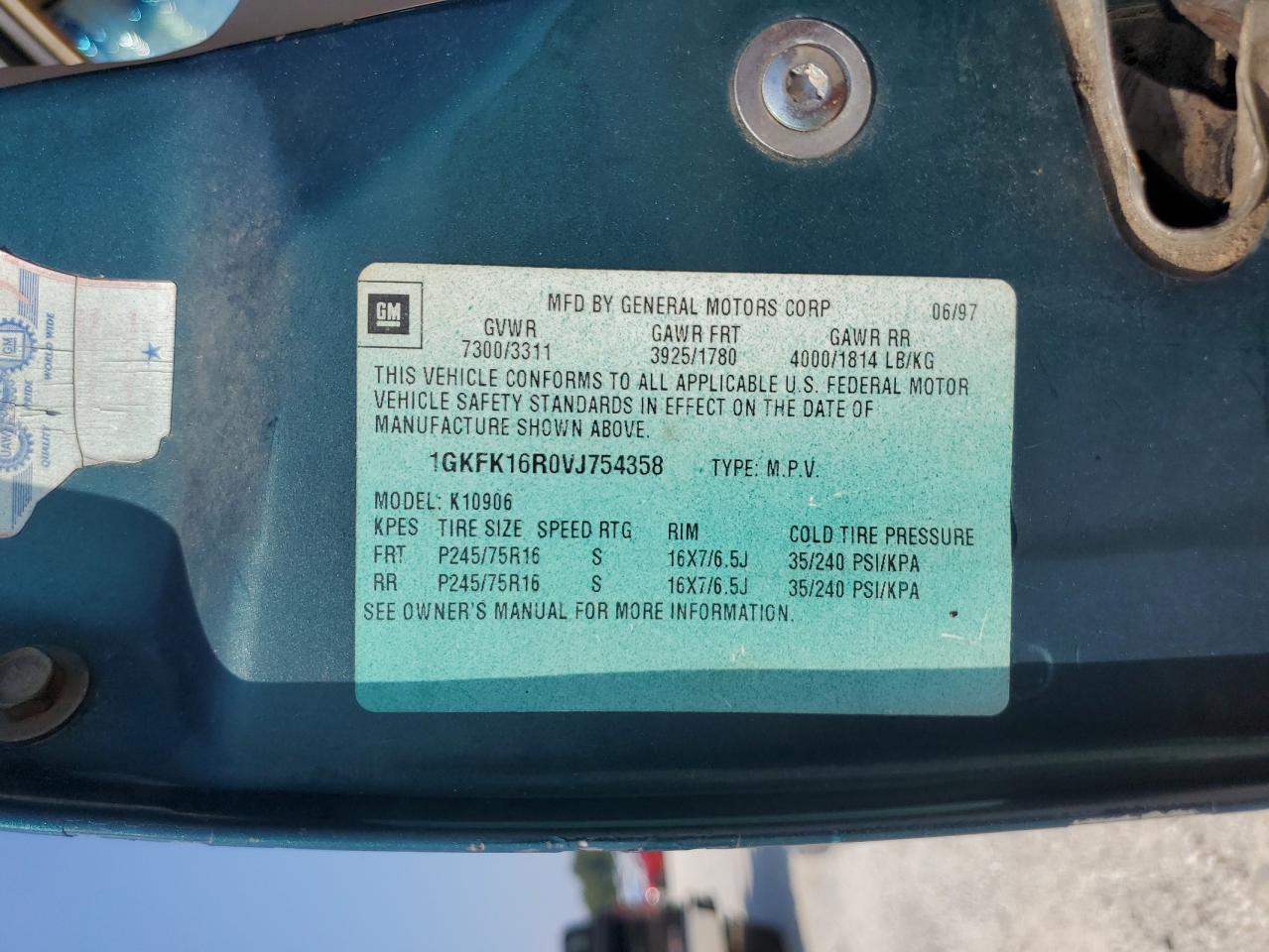 1997 GMC Suburban K1500 VIN: 1GKFK16R0VJ754358 Lot: 63866125