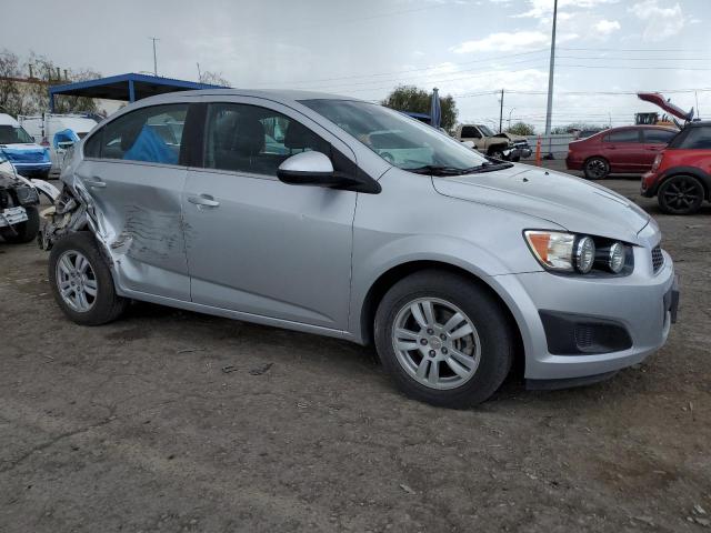 Sedans CHEVROLET SONIC 2015 Srebrny