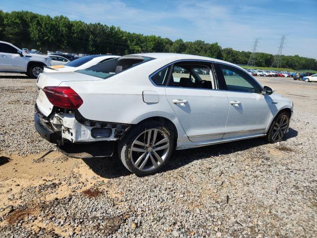  VOLKSWAGEN PASSAT 2017 White