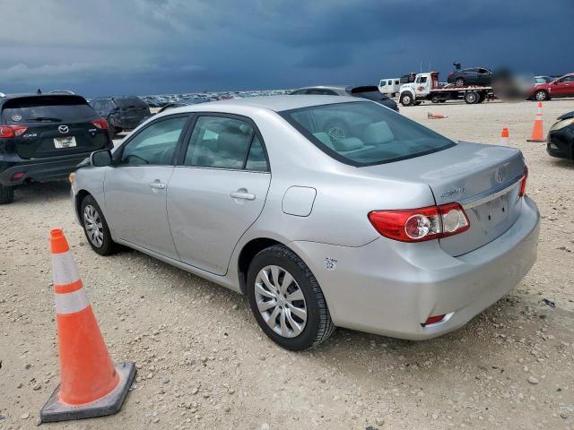 Sedans TOYOTA COROLLA 2013 Srebrny
